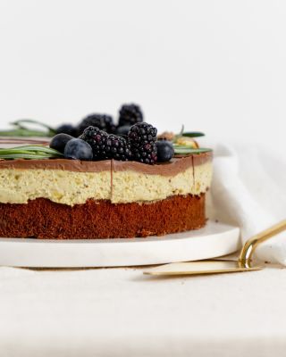 Viac pistácií, viac radosti! 💚🍰 Naša Pistachio Delight Exclusive je torta pre všetkých milovníkov pistácií. #pistachiocake...